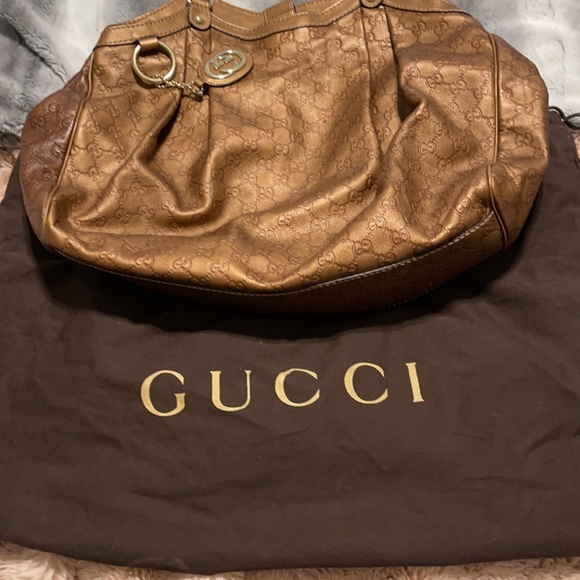 Large glossy metallic bronze Gucci hobo bag. - Picture 10 of 10
